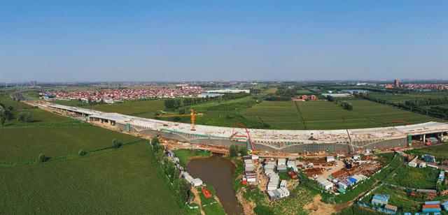 太原市滨河东路南延二期工程潇河大桥合龙