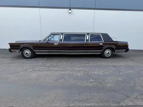 1988年林肯town car加长版,曾被美国名演员拉里