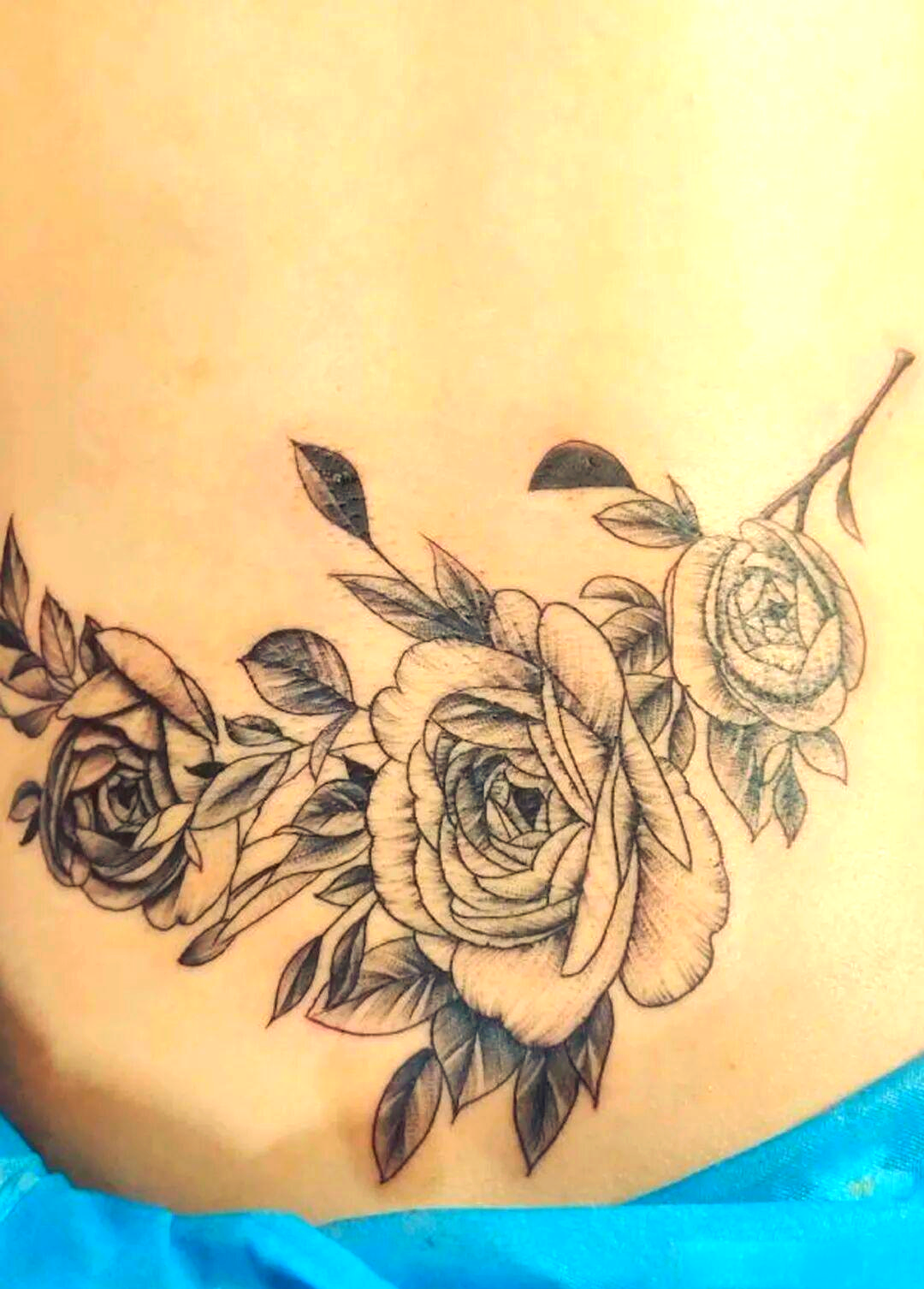 深入探索女生腹部纹身:设计与意义