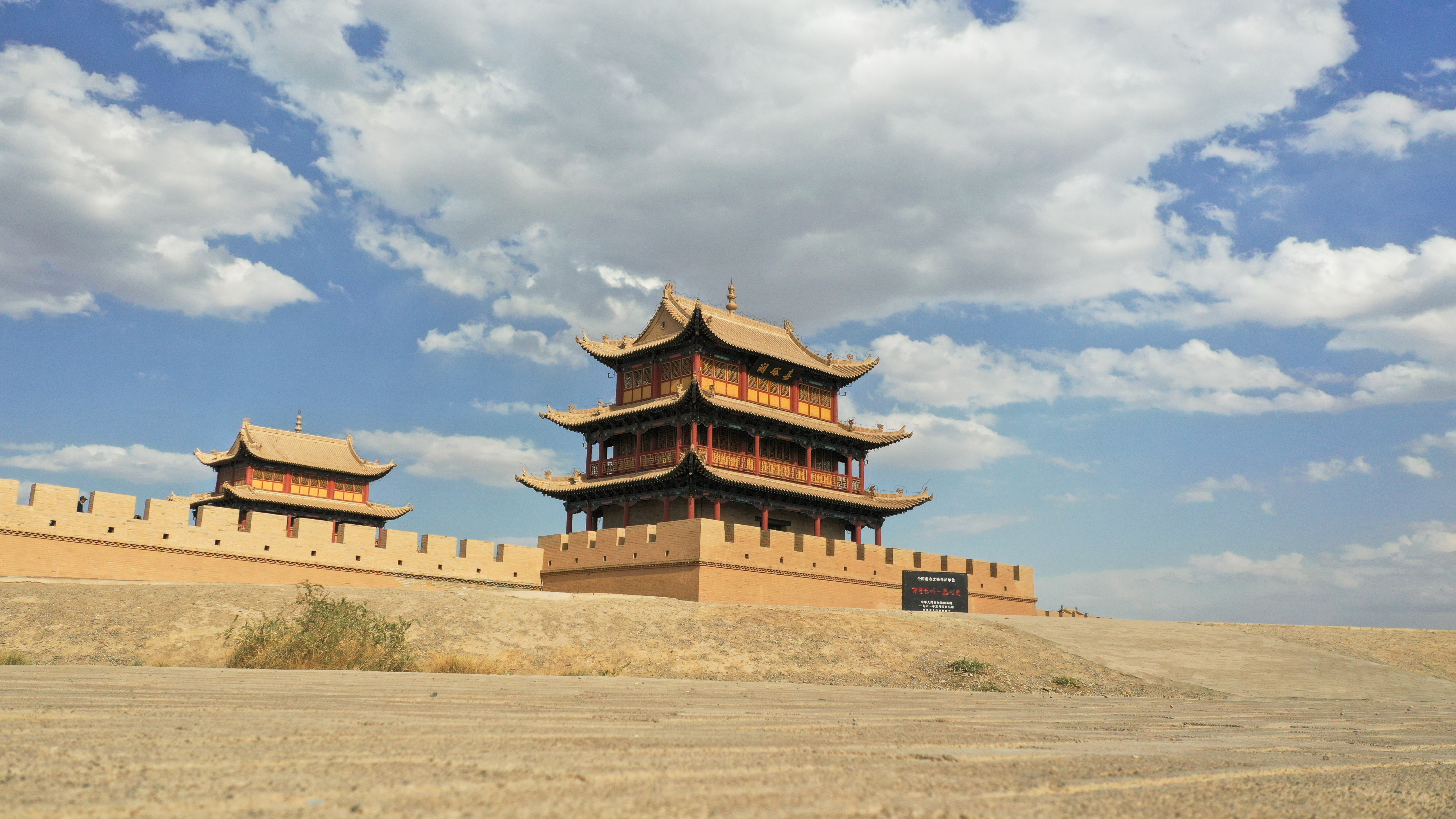 (社会)飞阅河西走廊"长城露天博物馆"