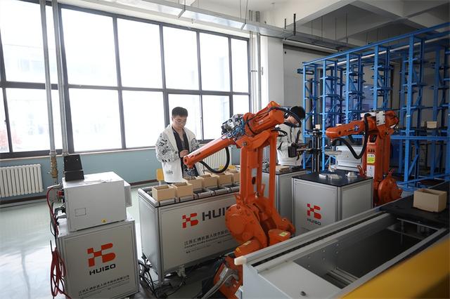 威海技师学院每年为企业培养300多名"定制"人才