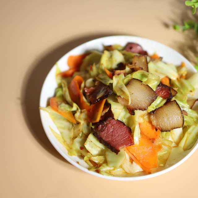 腊肉炒包包菜,简单快手菜,十分钟搞定