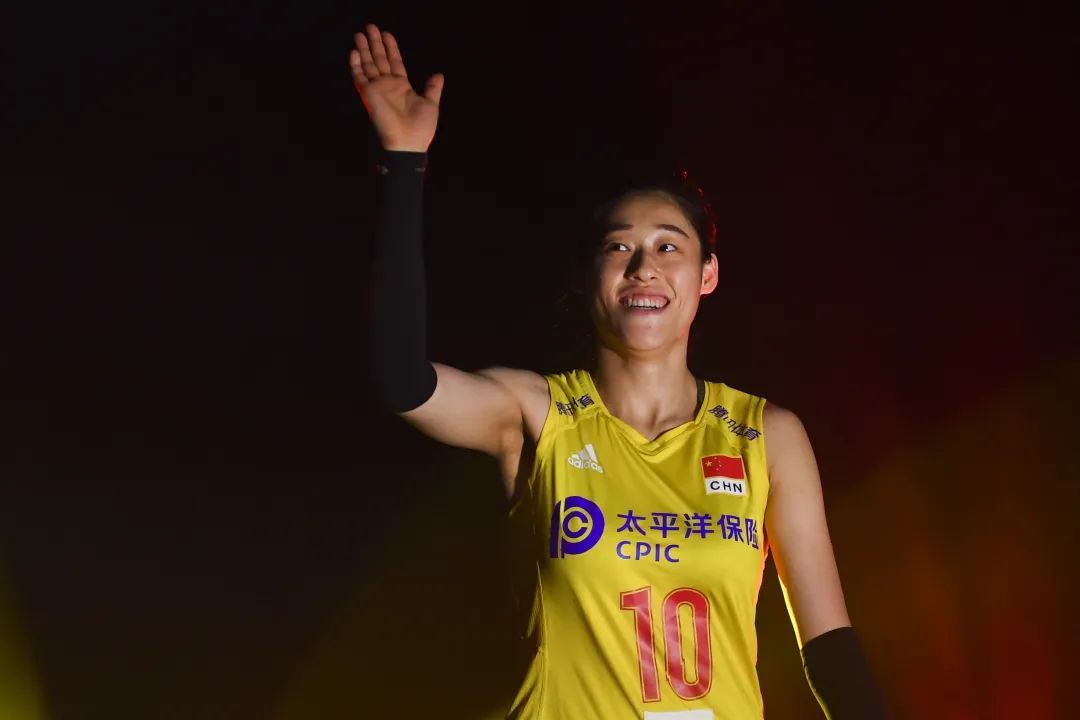 中国女排的厚度相对薄弱,但除了张常宁之外,替补攻手刘晓彤也有打接应