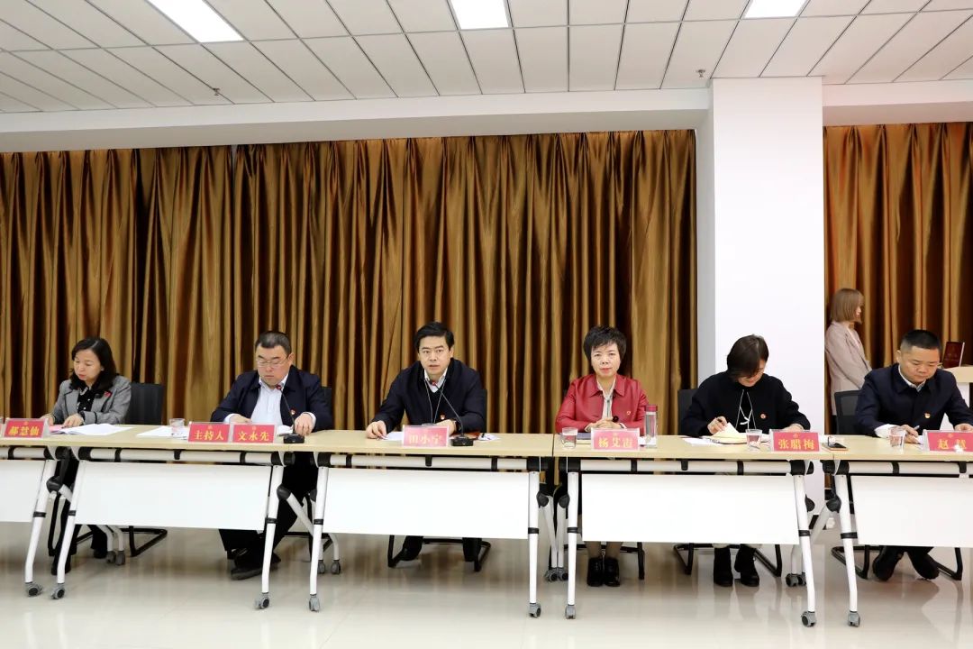 府谷县召开巾帼美府谷强纪念三八国际妇女节112周年座谈会