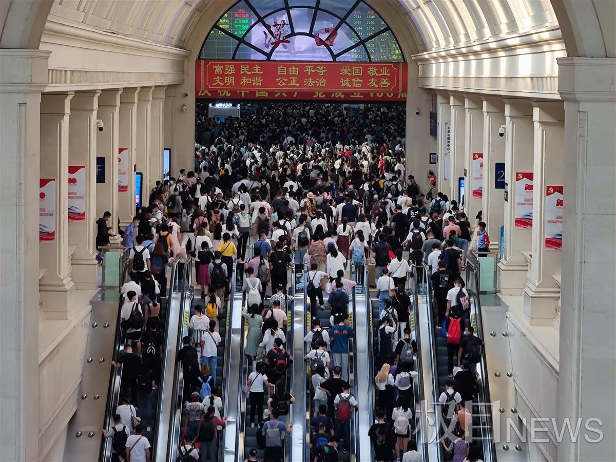 9月30日汉口站客流明显增多