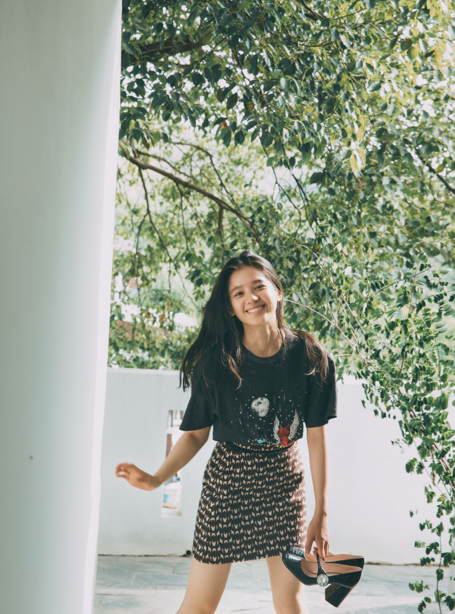 可以说张婧仪的穿搭风格是百变的,可以像个小孩子一般,也可以像个知性