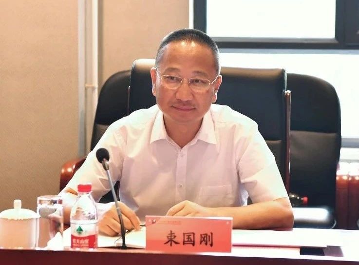 中国重燃党委书记,董事长束国刚一行访问哈电集团