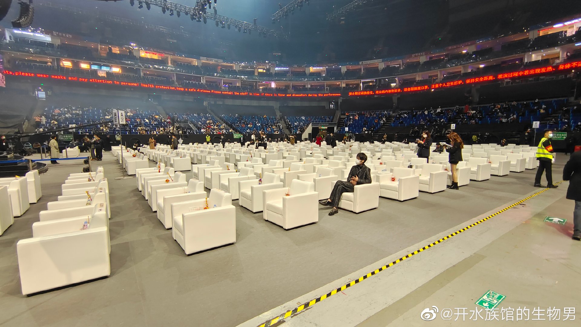 "敬业之王"白宇!微博之夜第一位入座嘉宾