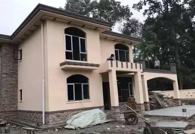 盖房子外墙不要贴瓷砖了,用这种材料更省钱上档次,真是聪明极了