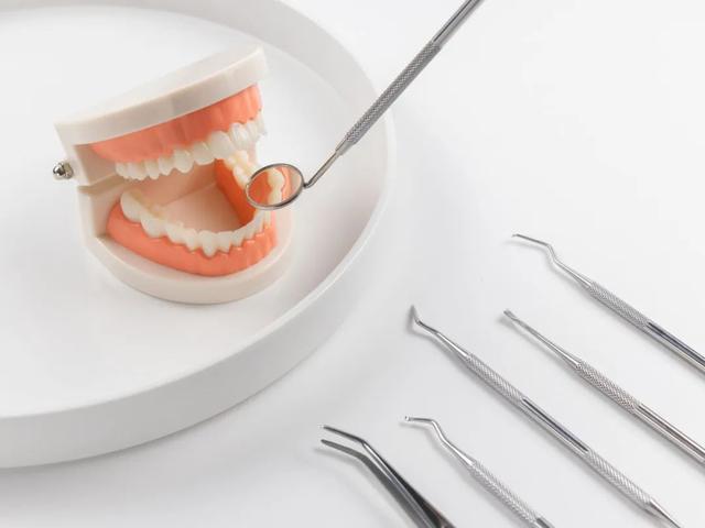 口腔健康保卫战之中老年篇，怎么样让一口好牙陪您到老？