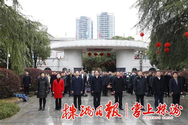 上班第一天 茶陵县委大院,县政府大院举行升旗仪式