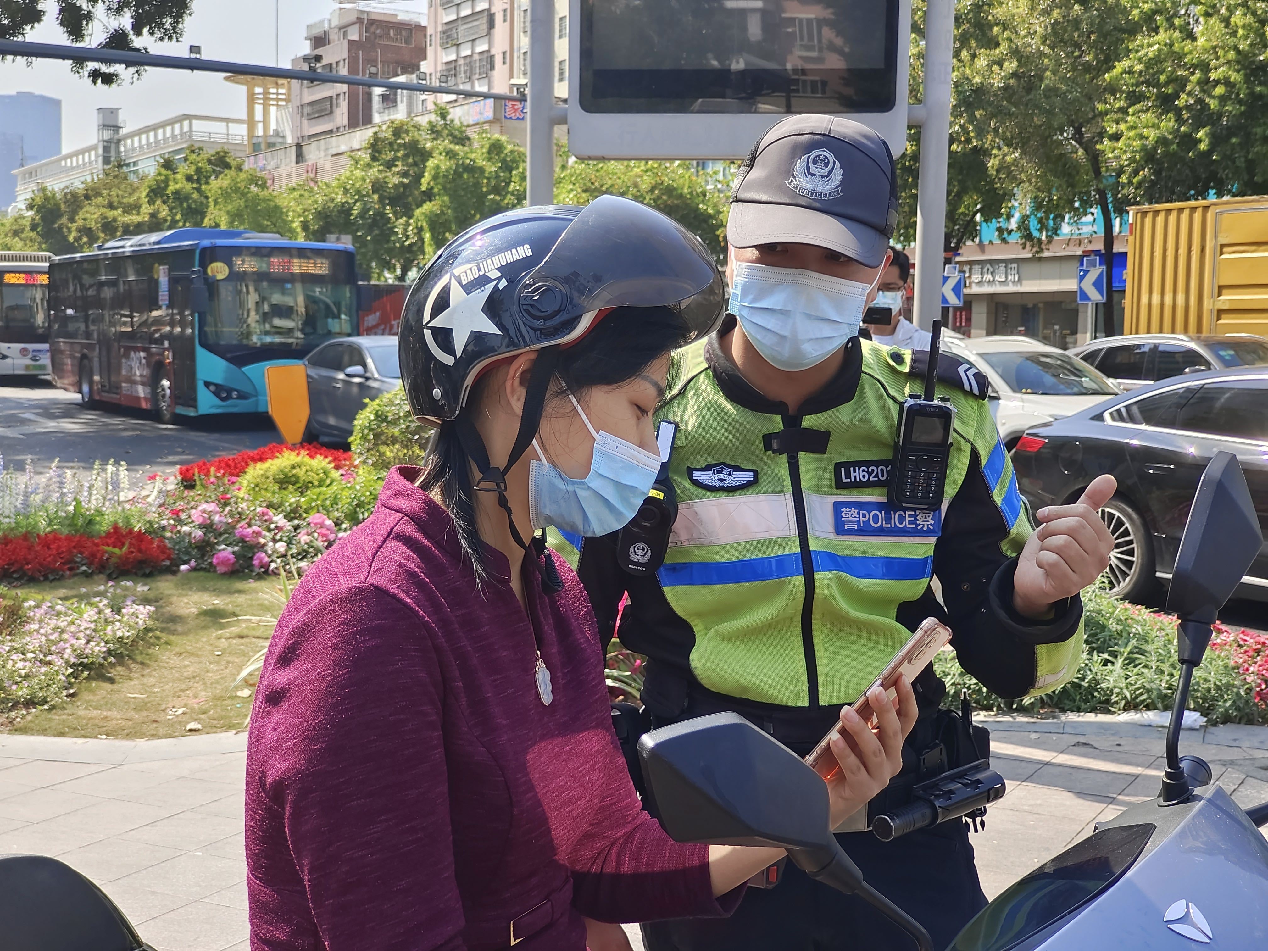 深圳龙岗交警图片