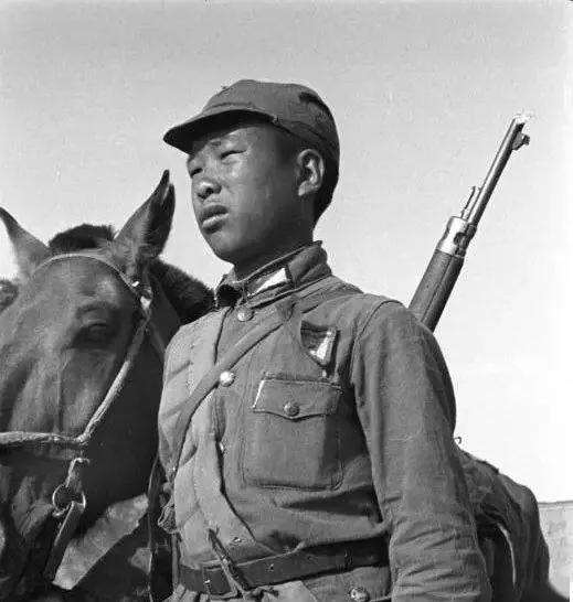 松山战役远征军围剿日军,9岁小兵宁死不降,一千娃娃兵为国捐躯