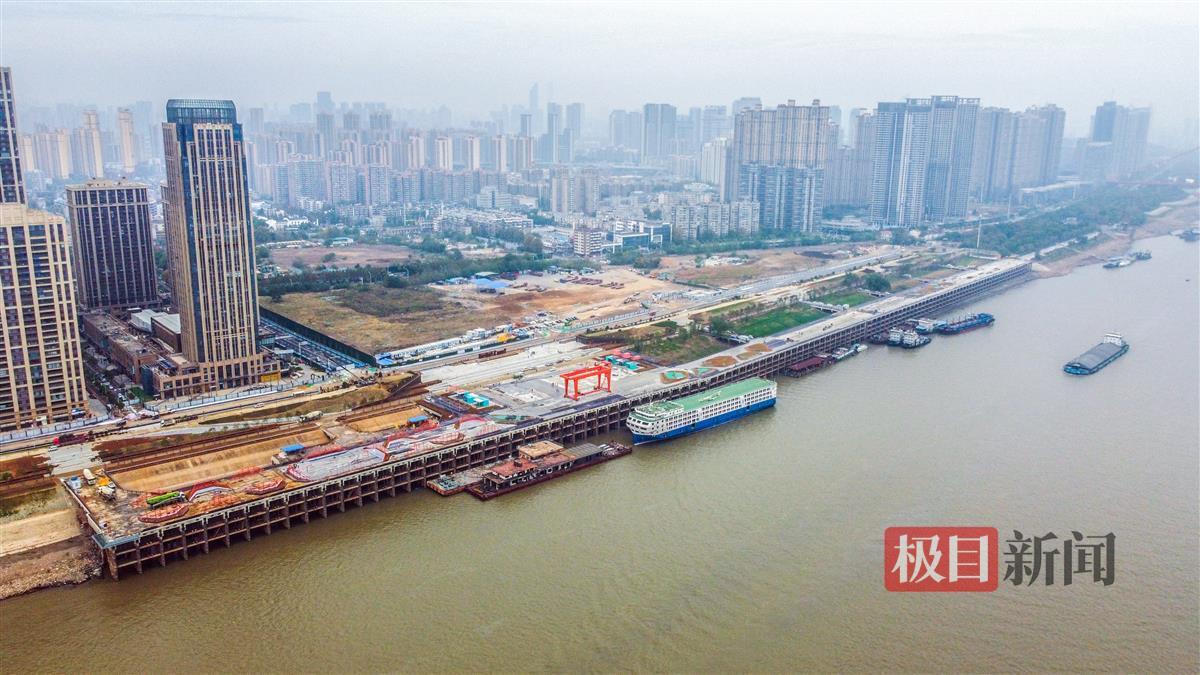 武汉滨江再添新景观：杨泗港都市T台和南岸嘴下月开放