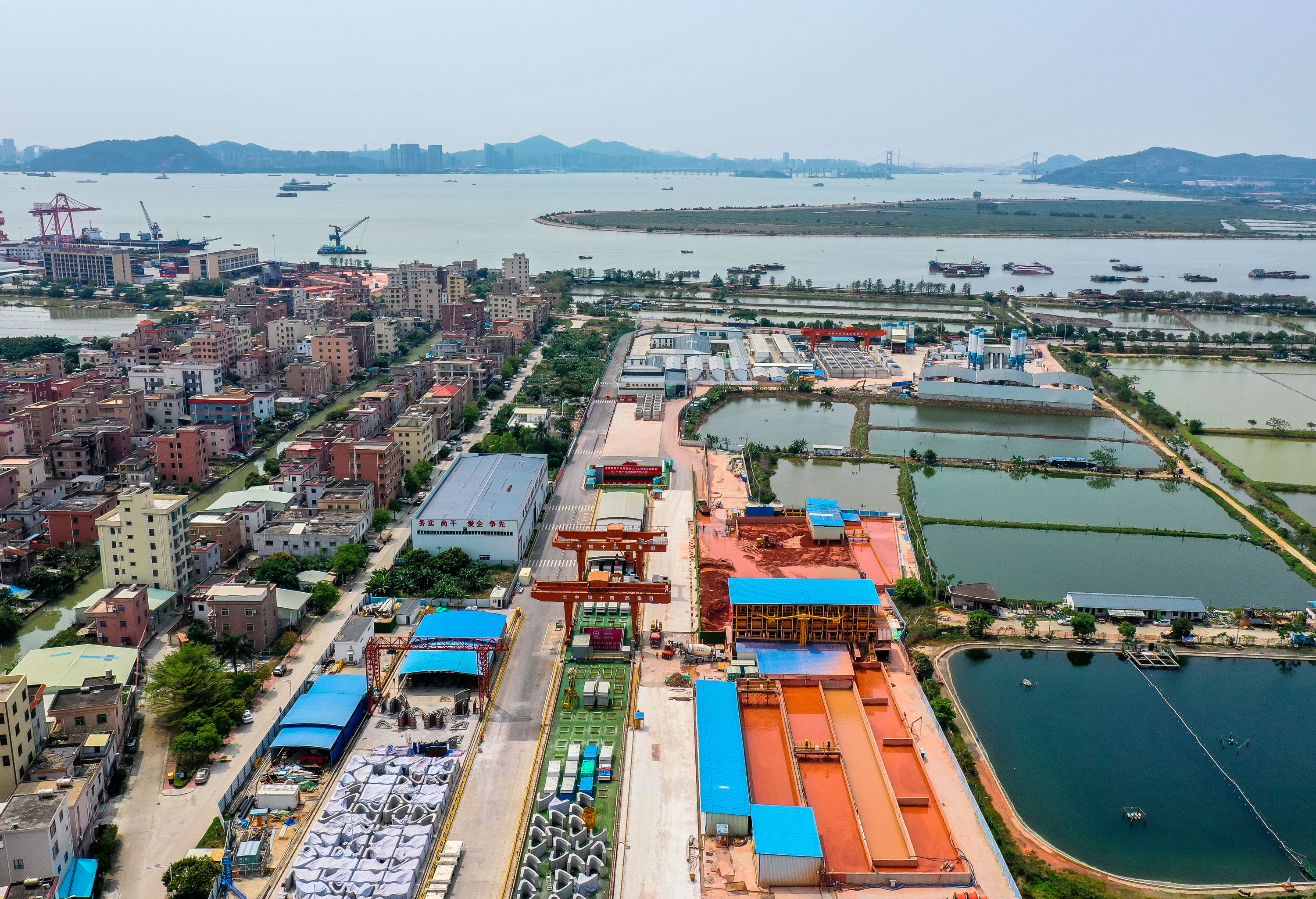 (经济)深江铁路珠江口隧道盾构段掘进过半