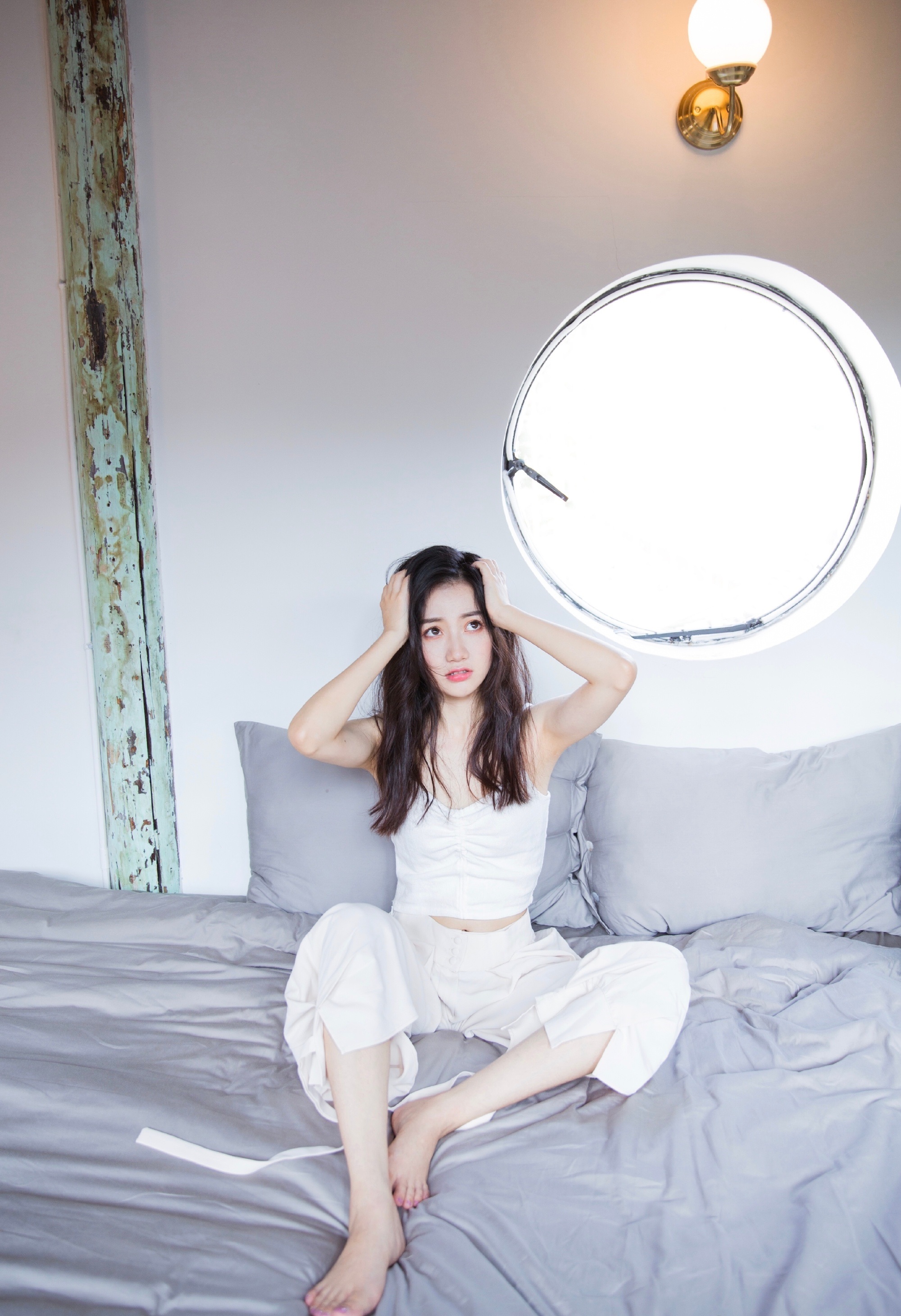 网红美女吉尼gini抹胸私房写真,清纯甜美不愧"电竞解说小公主"