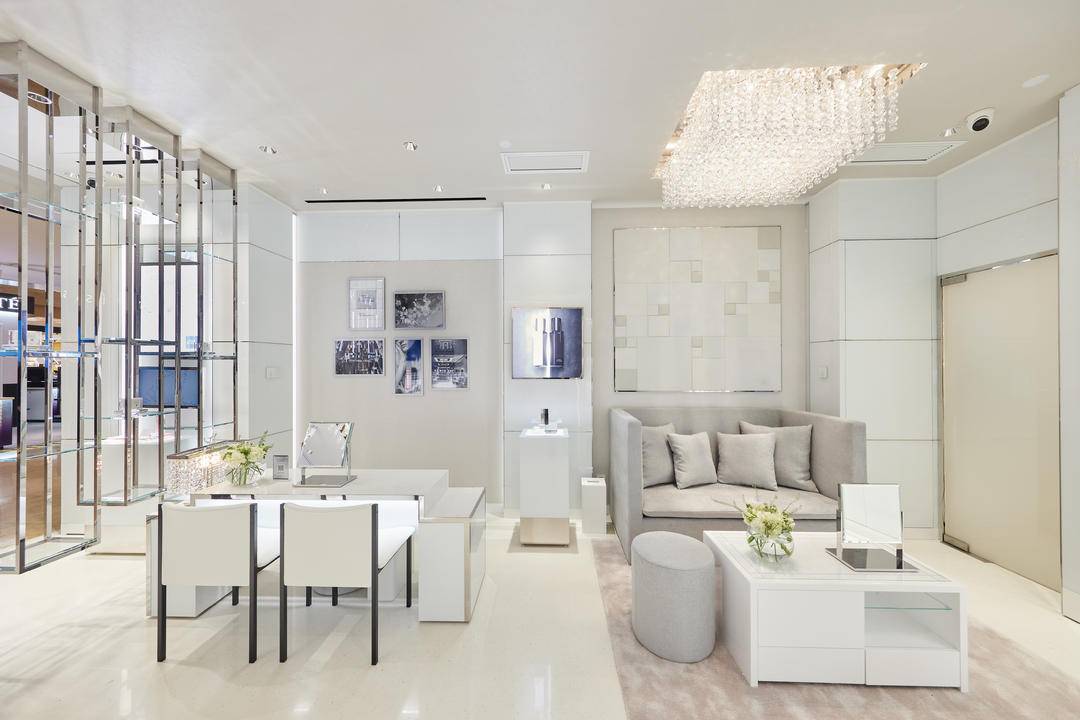 the ginza御银座全新宙光焕能乳霜登陆南京精品店