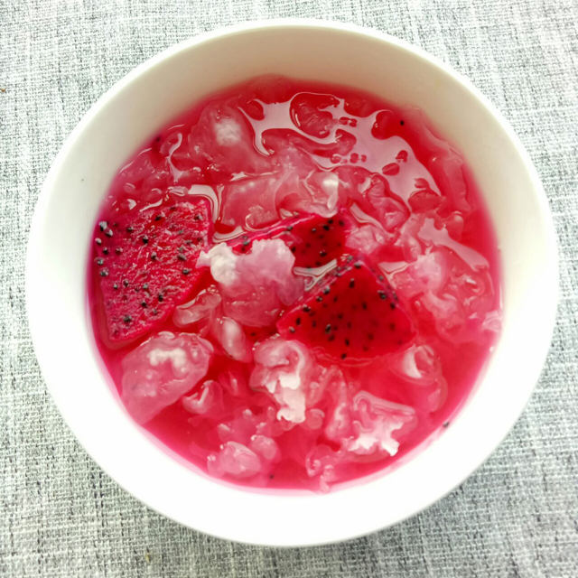 火龙果银耳羹,滋阴润燥,美容养颜