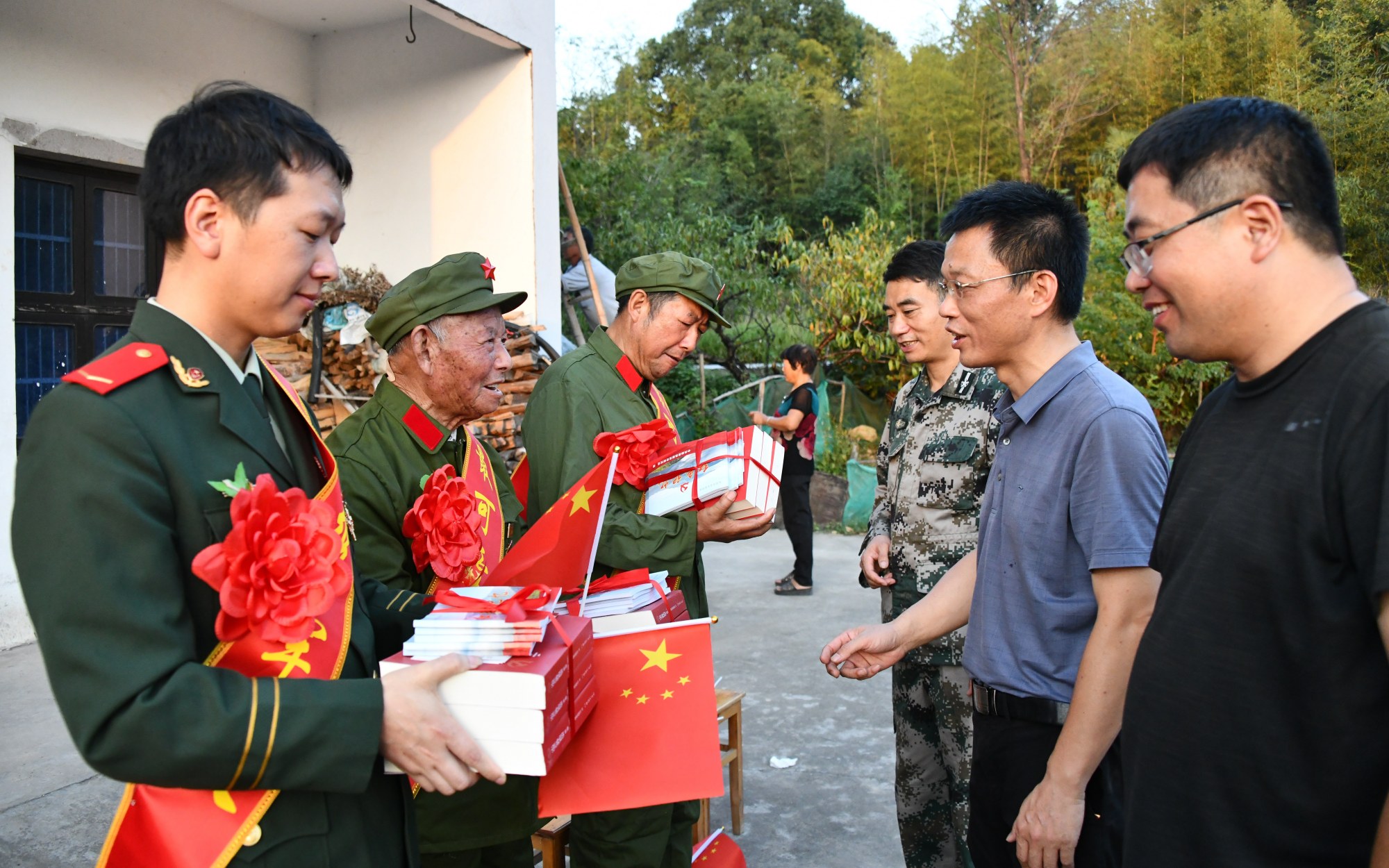 台州仙居两男子图片