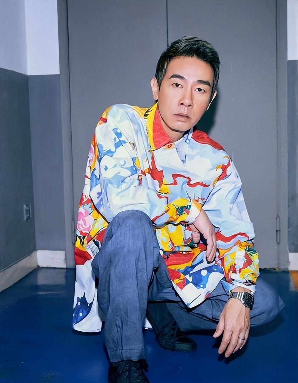 明明长得不帅,但"荷尔蒙"爆表,这几位男港星赢在气质