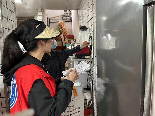 南通平潮镇民主社区全面筑牢燃气使用安全屏障