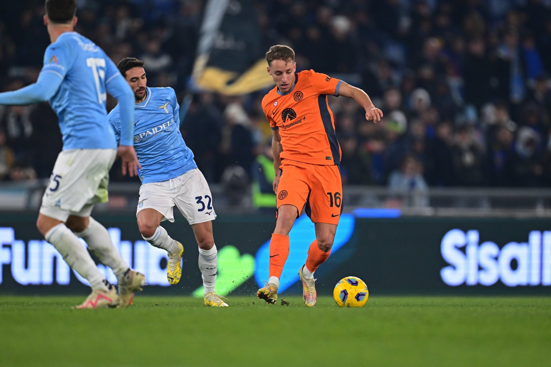 国米客场挑战蓝鹰拉齐奥,劳塔罗打破僵局,小图拉姆锦上添花,马扎里被