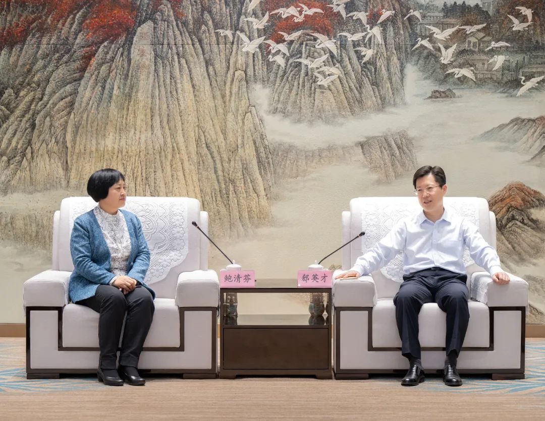 郄英才吴之凌与湖北美院鲍清芬一行座谈交流