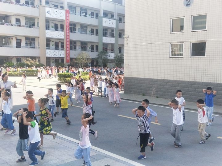 罗田县实验小学开展9.18应急疏散演练暨爱国教育活动
