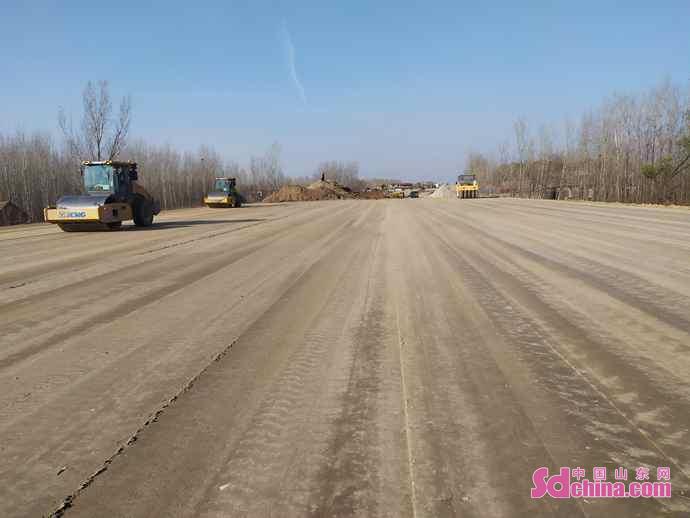 济南至高青高速公路(济南段)二合同段路基土方施工率先全面完成