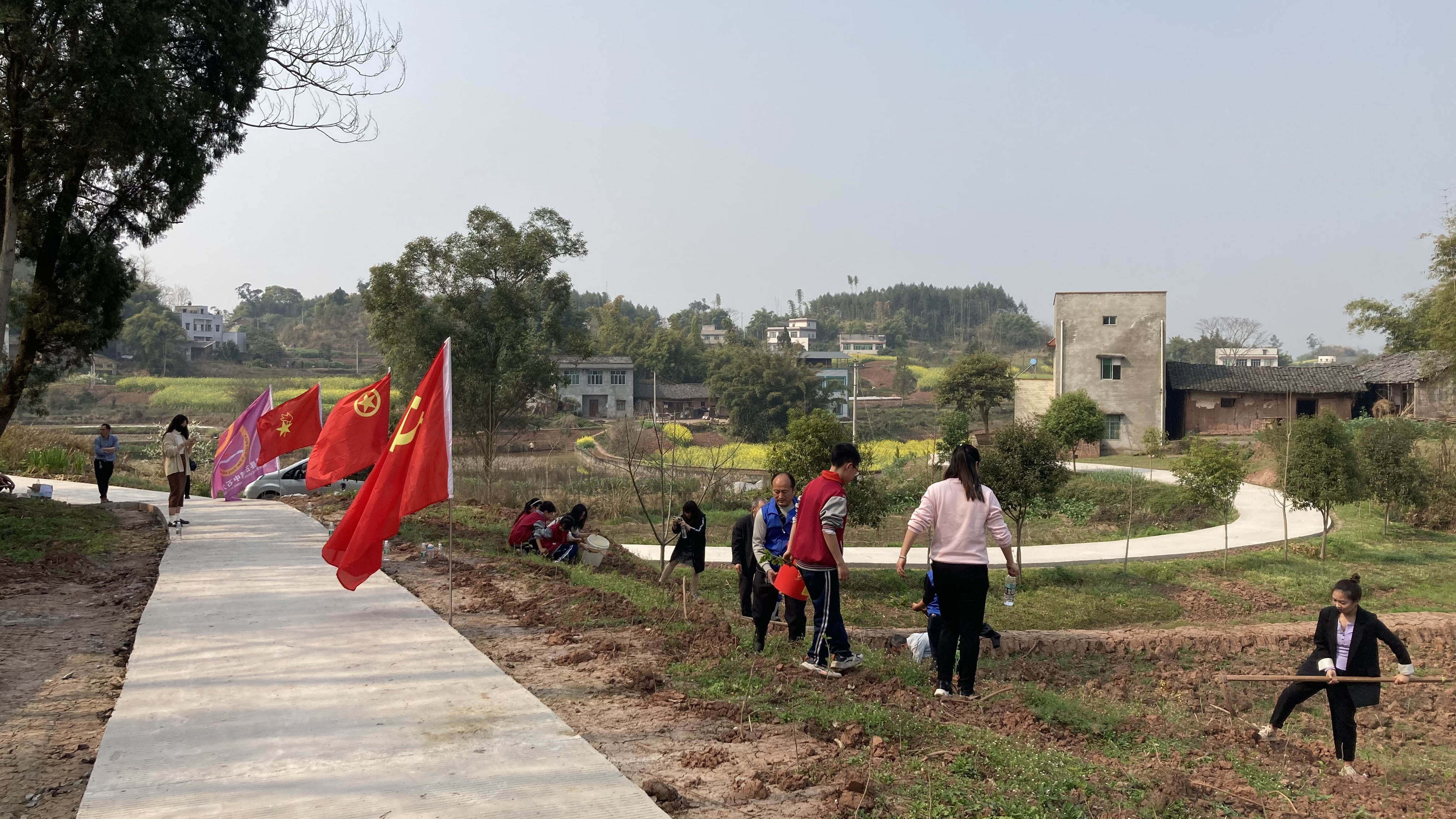 富顺县古佛镇开展"践行双碳行动 我为古佛添绿色"植树节活动