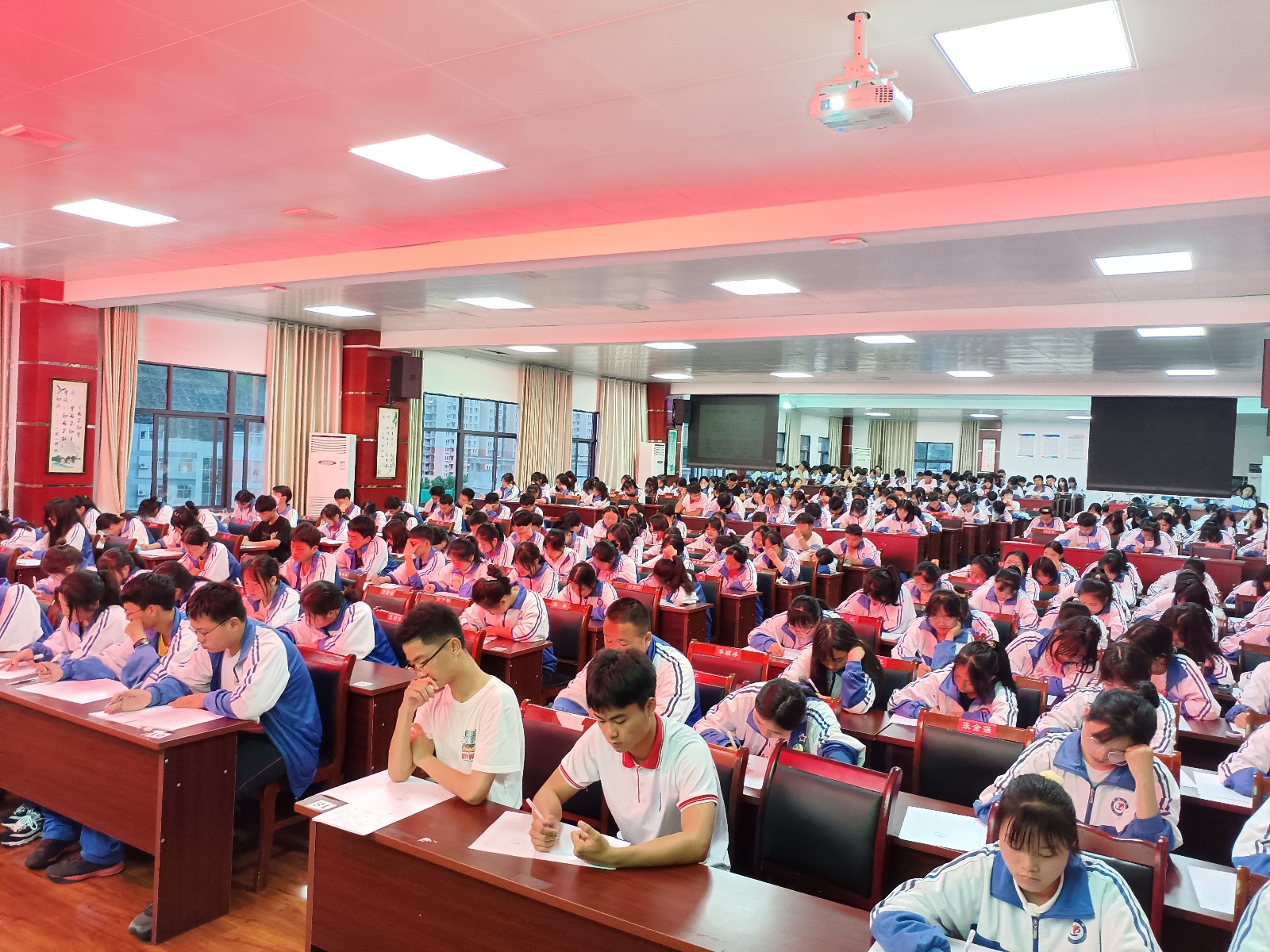 邛江之畔,萌芽初开——印江一中举办首届"邛涯杯"现场写作大赛