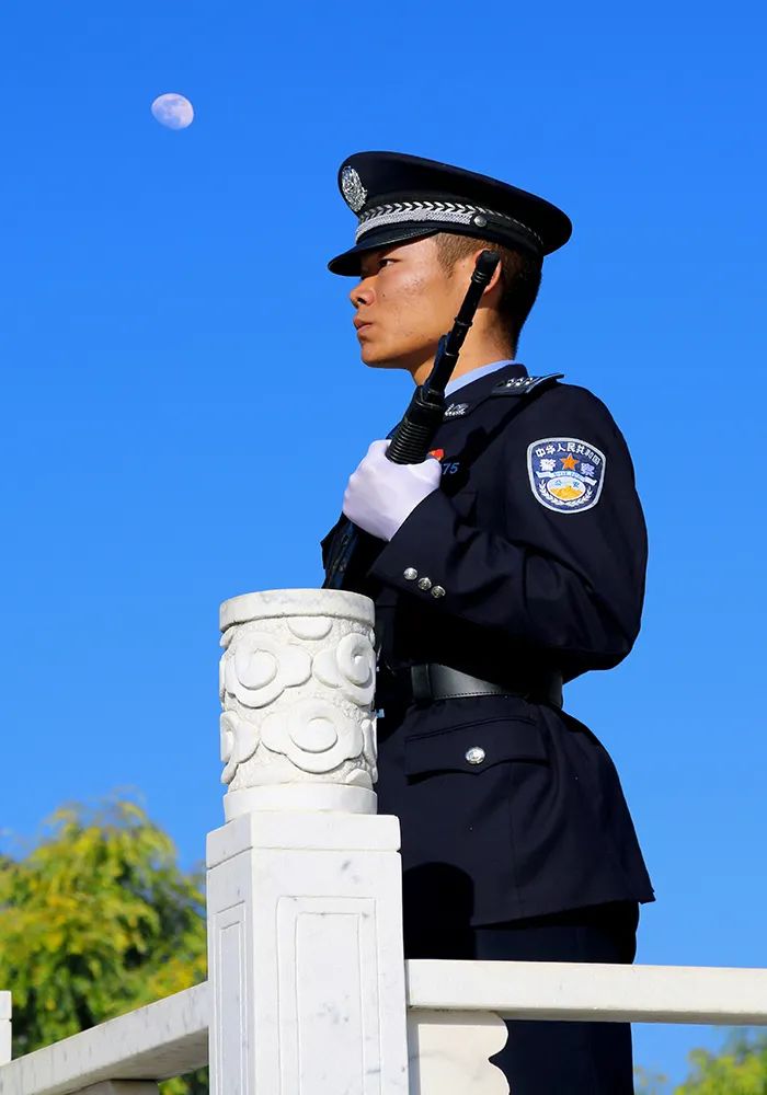 警察样子的图片图片