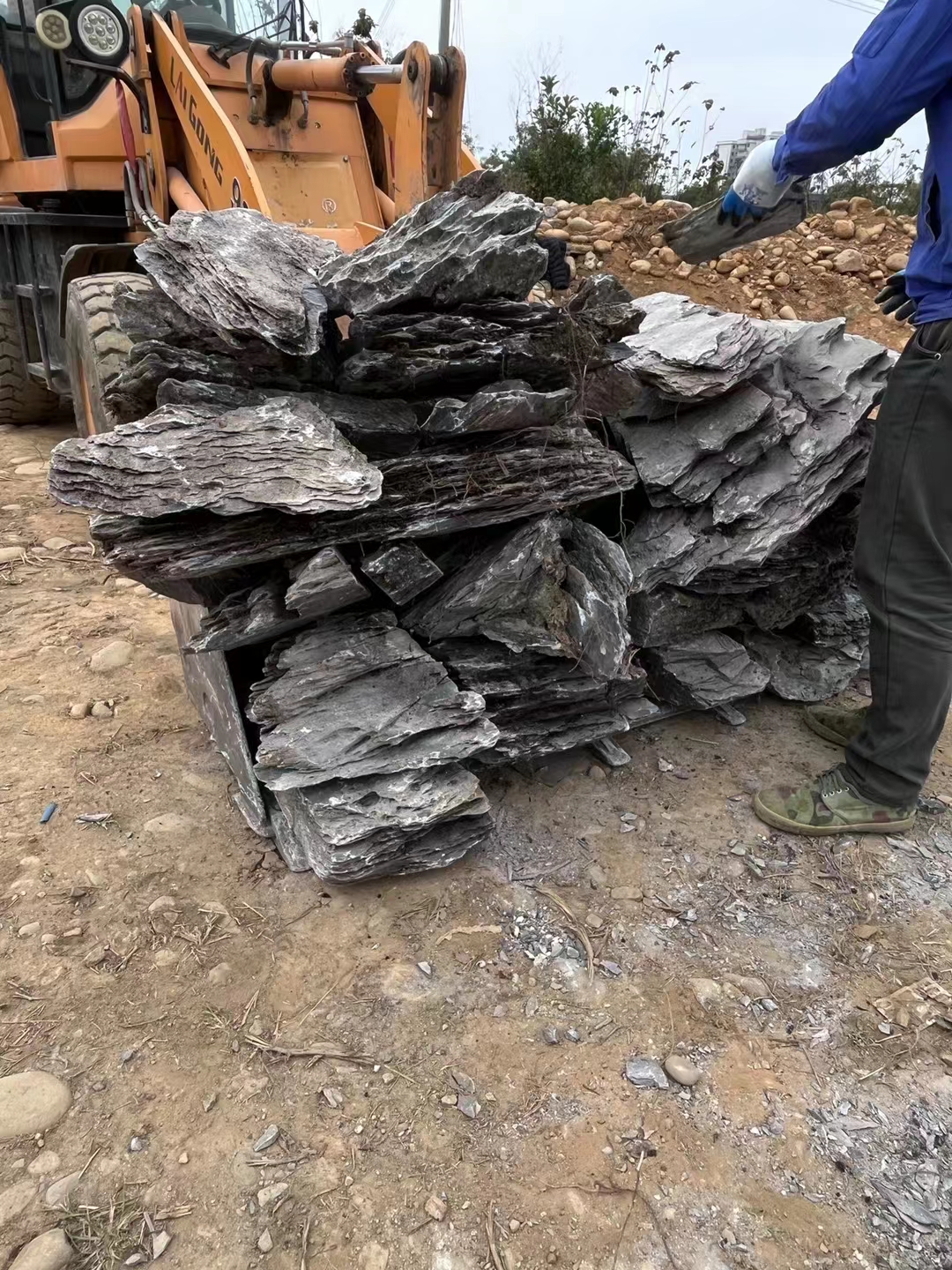 庭院大型英石假山流水,英德石造景石材厂家,湖南英德石庭院造景