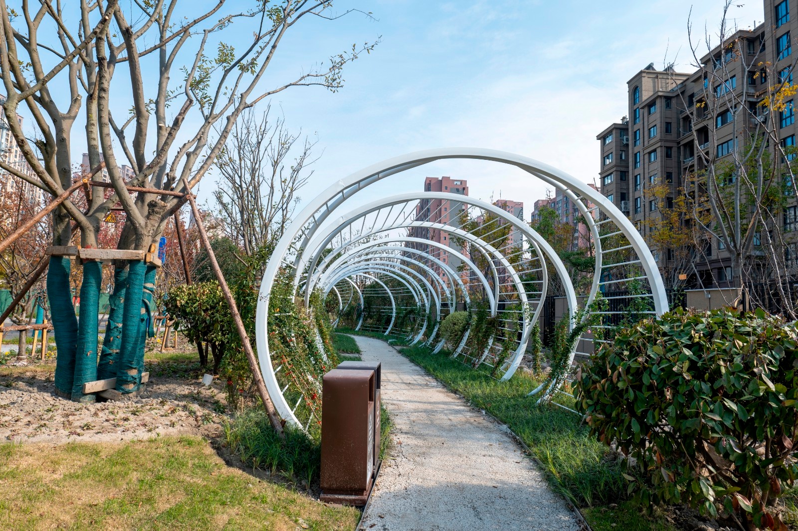 园林佳苑小游园建成完工