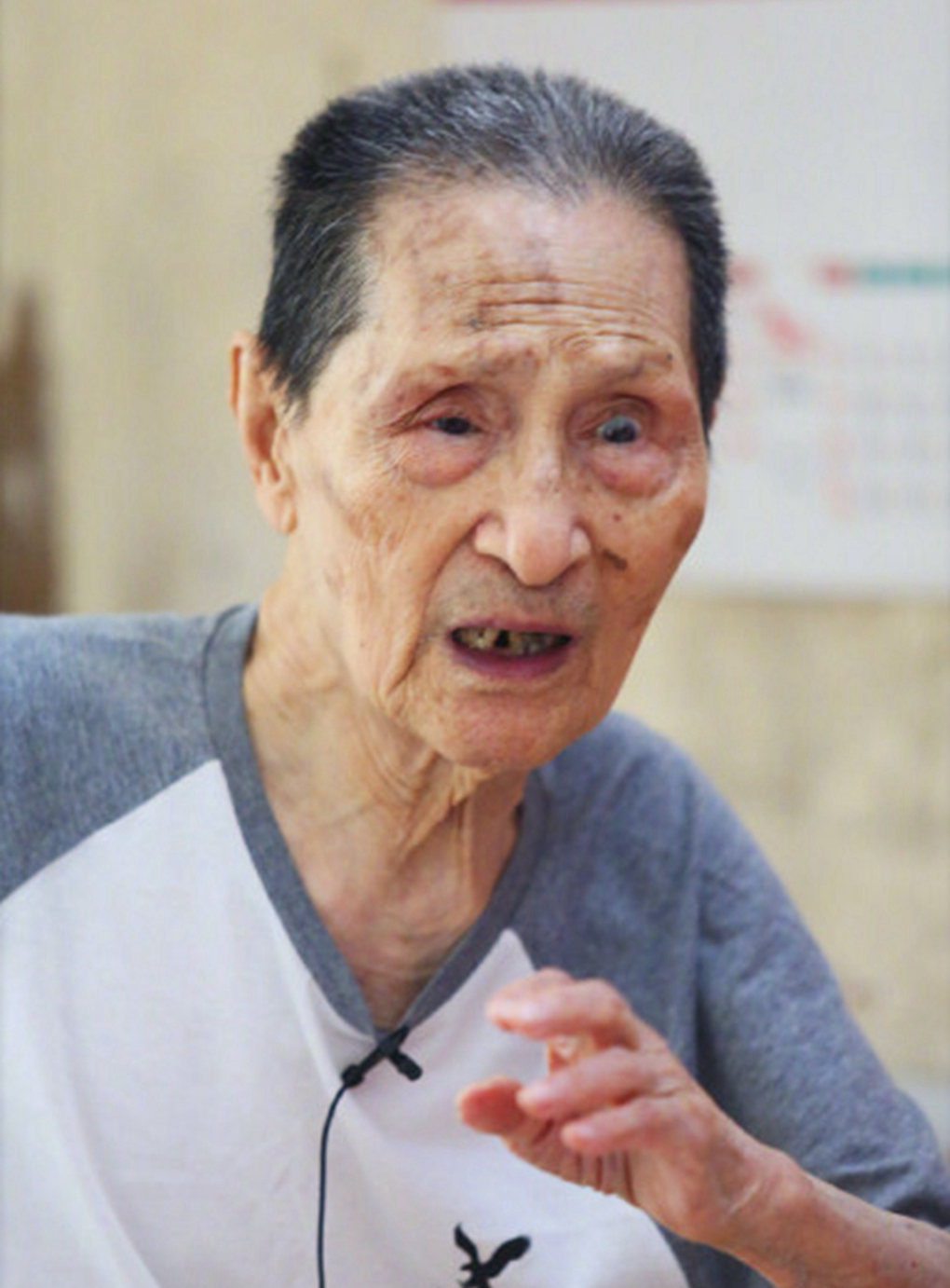 87岁童祥苓发布悼文,悼念刚刚去世的102岁二哥童寿苓,让人心碎