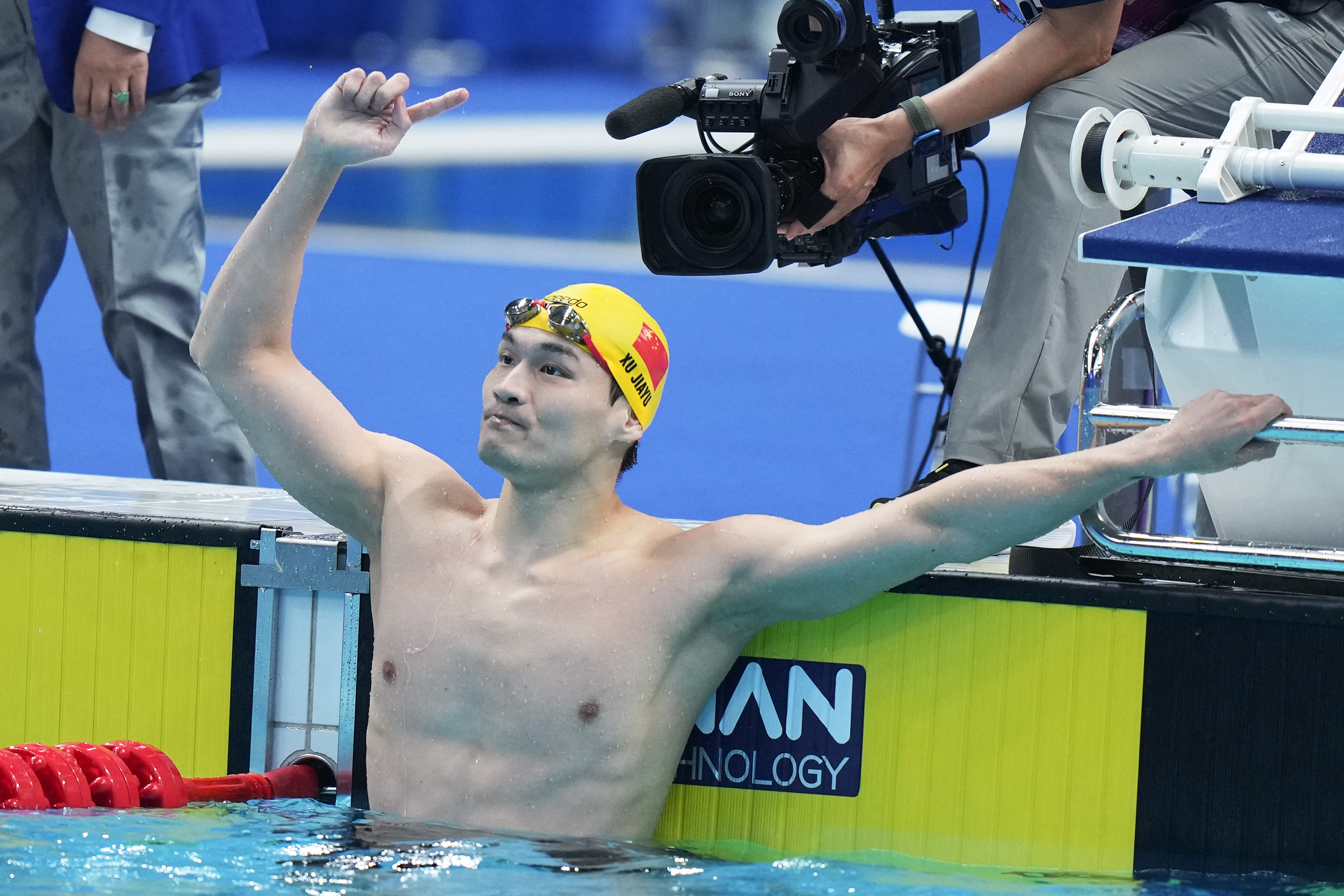 杭州亚运会|徐嘉余夺得男子100米仰泳决赛冠军