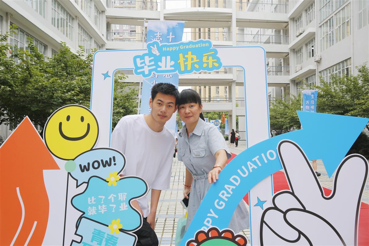 十八而志,沐光而行!东西湖职校举行2023届学生毕业典礼暨成人礼