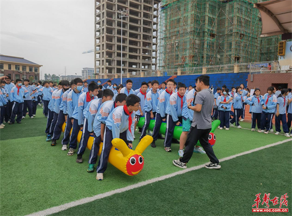 宏宇中学校服图片