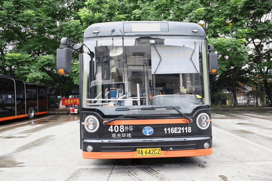 这趟透明的公交车,实力诠释360°清透武汉!