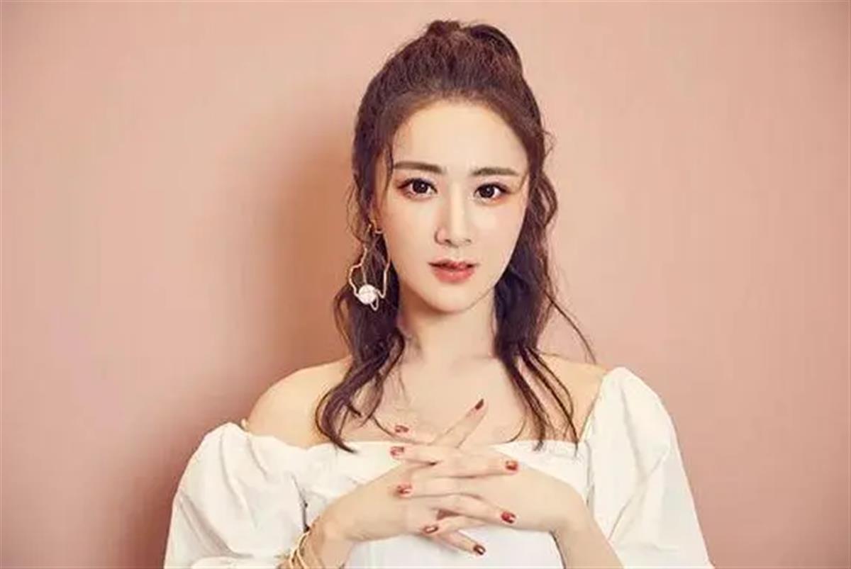 薇娅2200万拿地,合法经营起高楼就无可厚非