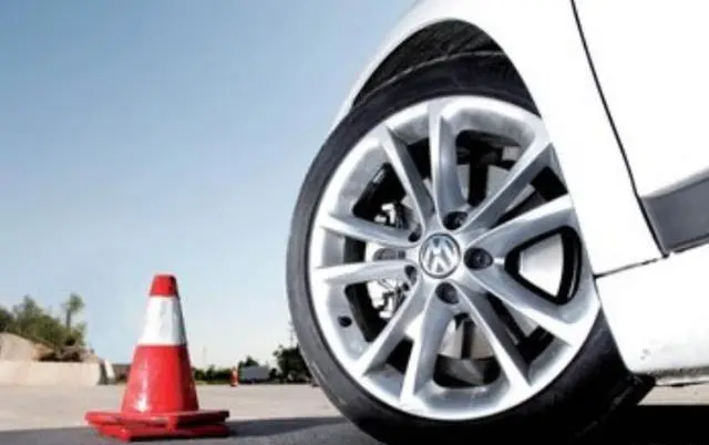 为神马我家破车的四个轮胎配重块都不一样呢?