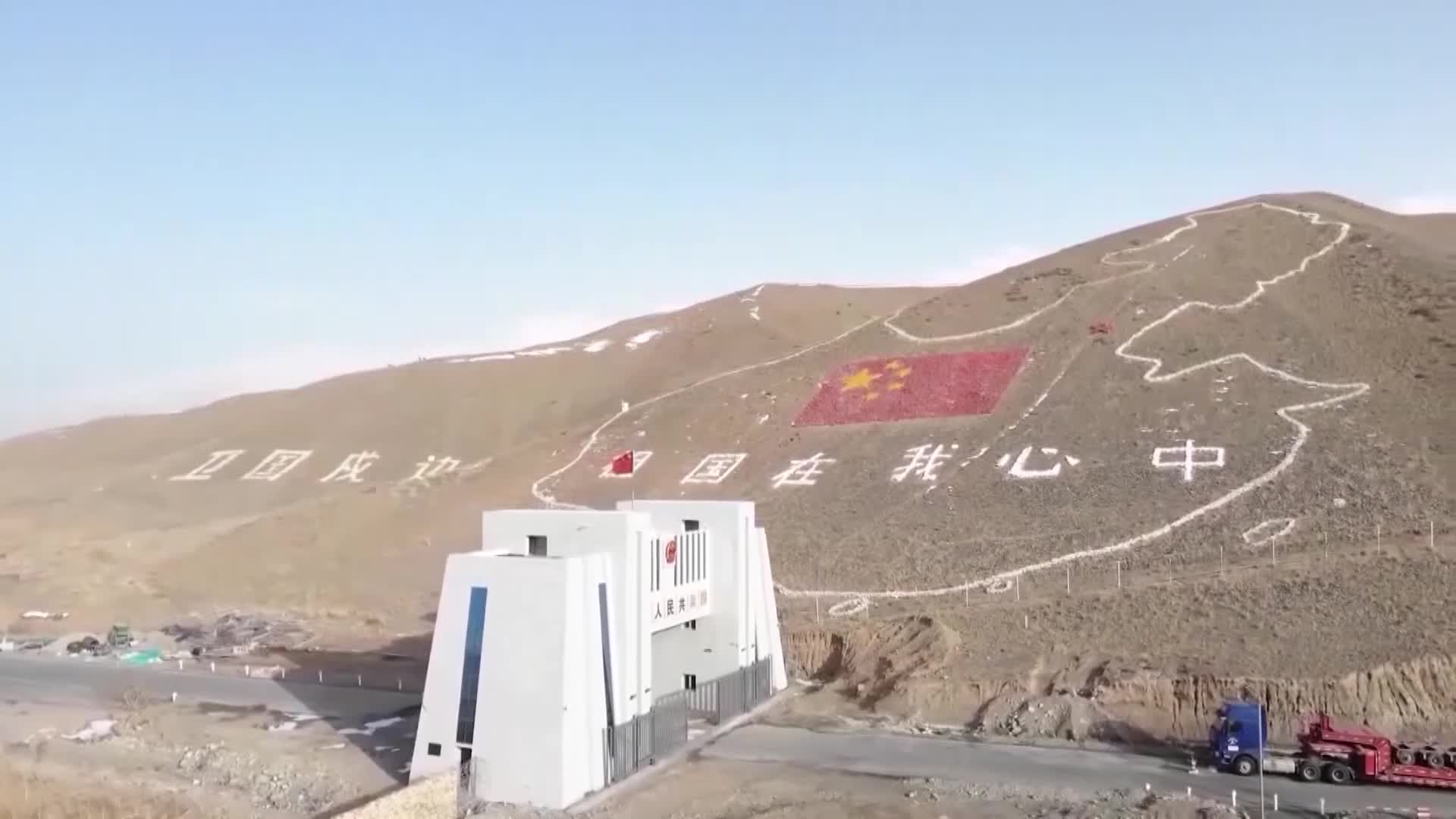 兵味年味2022丨西陲第一哨在战位送走岁末最后一缕阳光