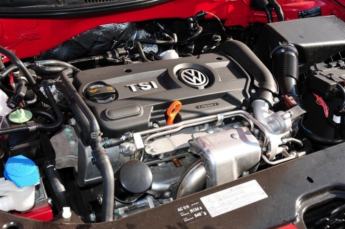 宝来发动机怠速时声音突突响是怎么回事