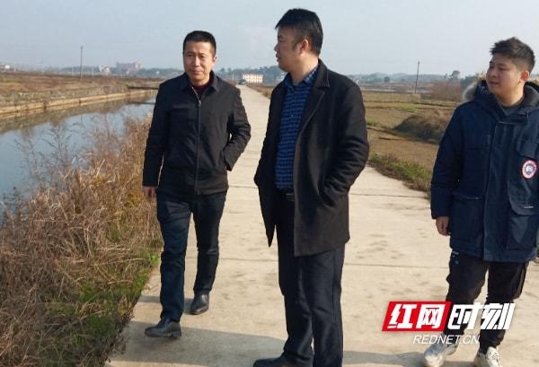 东安:陈爱民到井头圩镇巡河巡林