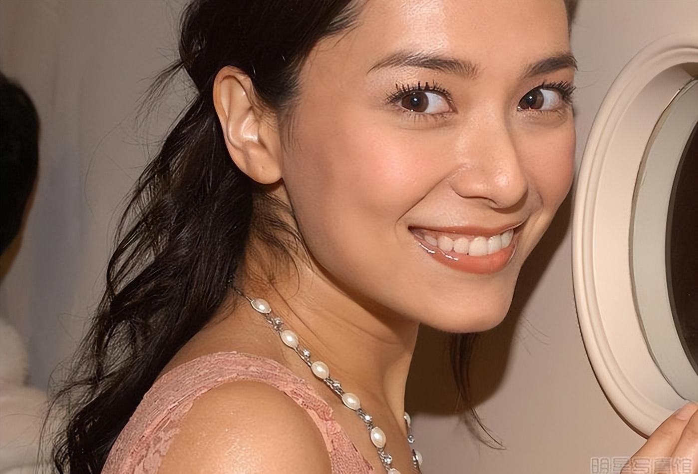 12年前,那个倒贴3套房嫁到河南农村的混血港姐郭羡妮,怎样了?