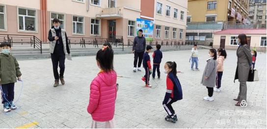 抚远市第三小学举办"迎六·一"跳绳比赛