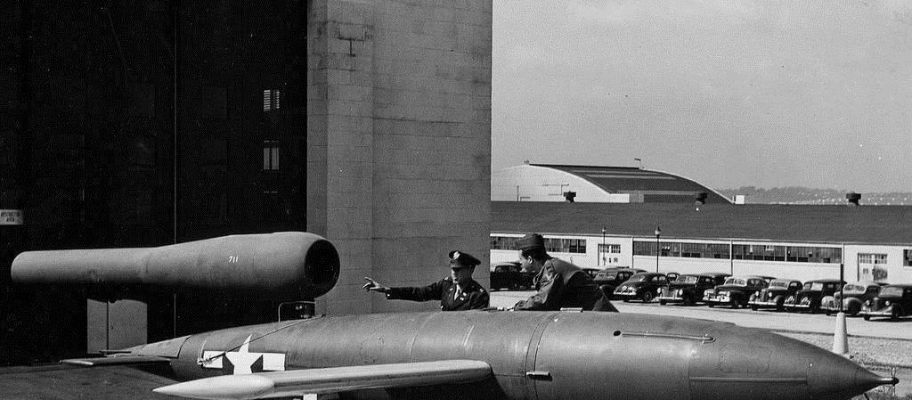 1944年,v-1飞弹落在伦敦,爆炸力大到可以把建筑物炸毁