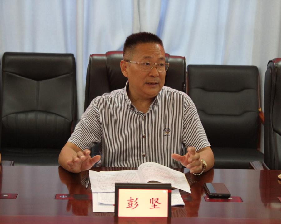 河池中院副院长彭坚到大化法院开展民商事审判质效调研