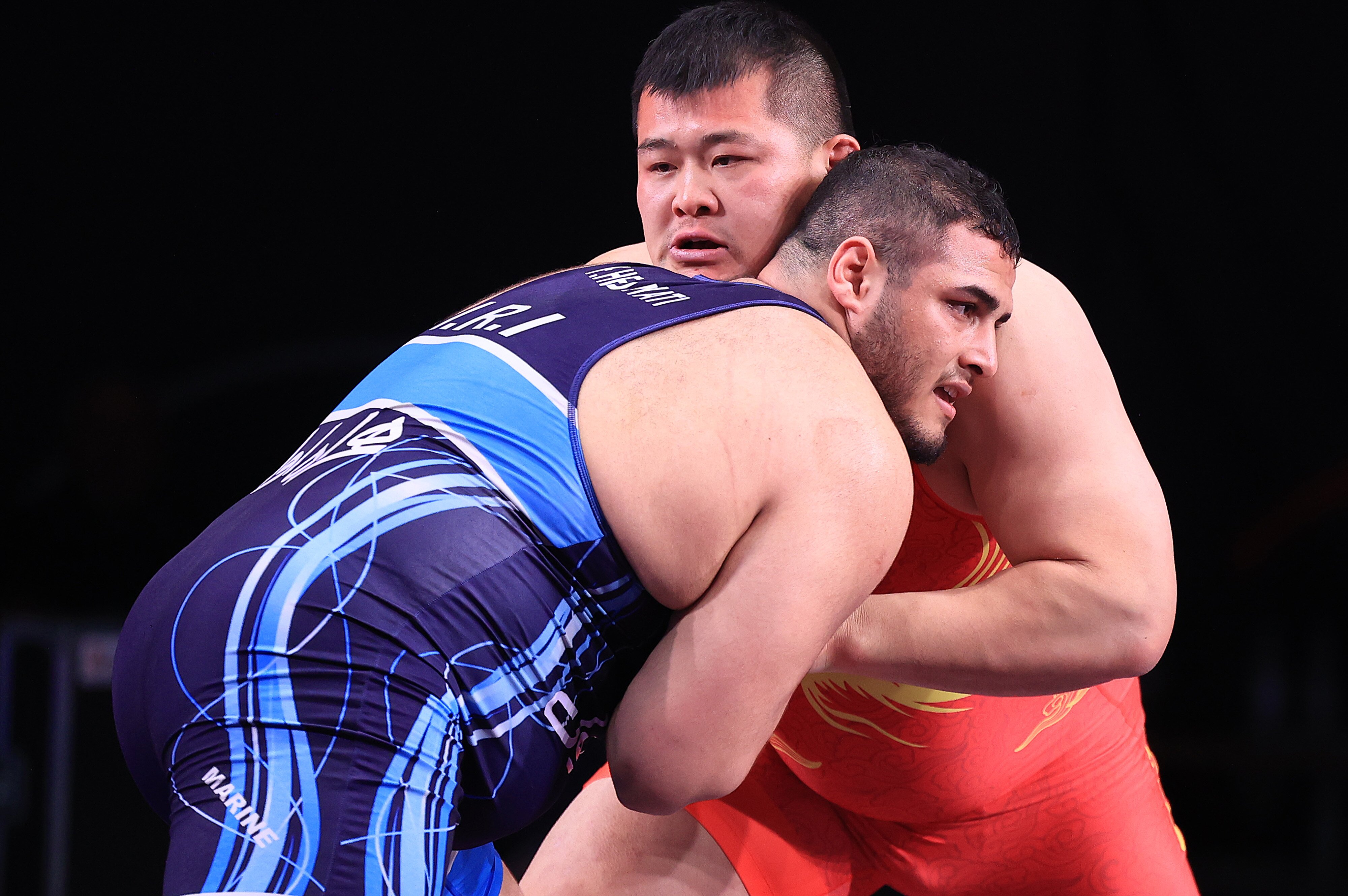 摔跤——萨格勒布公开赛:孟令哲摘银