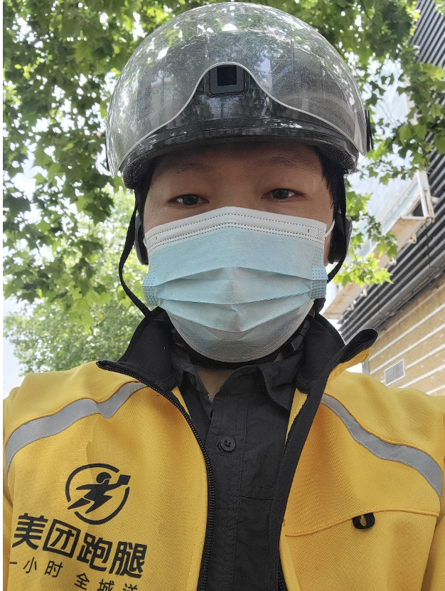 "跑腿小哥"连续30天拍视频记录上海变化:"热闹的城市回来了 "